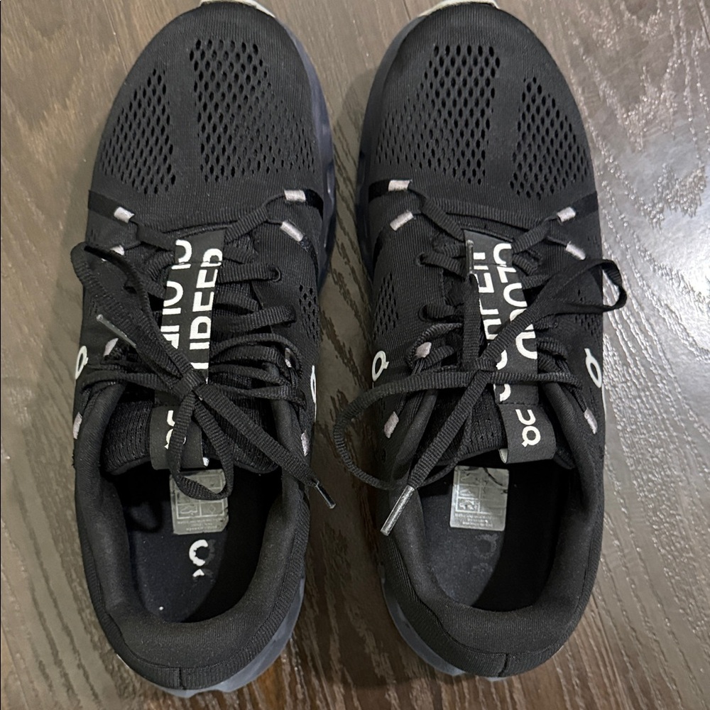 On Cloud Running Shoes for Men - Black - Picture 5 of 10